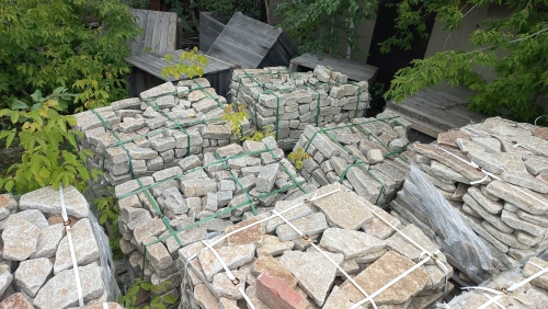 Плитняк гранитный галтованный купить в Воронеже