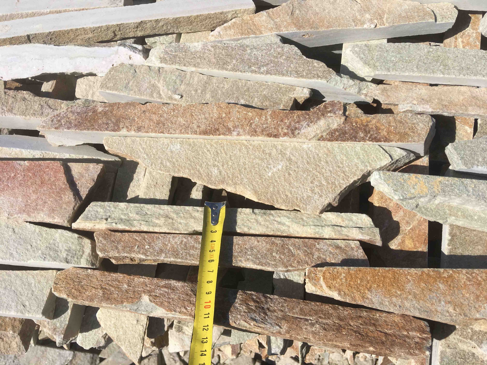 Горбушка златолит золотистый для облицовки купить в Воронеже