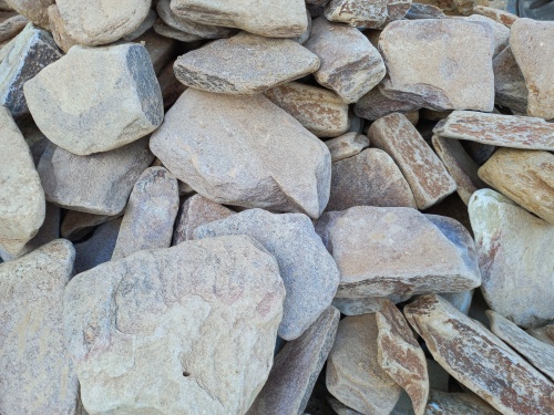 Златолит жёлтый, жёлто-зелёный глыбки и валуны для ланшафтного дизайна купить в Воронеже