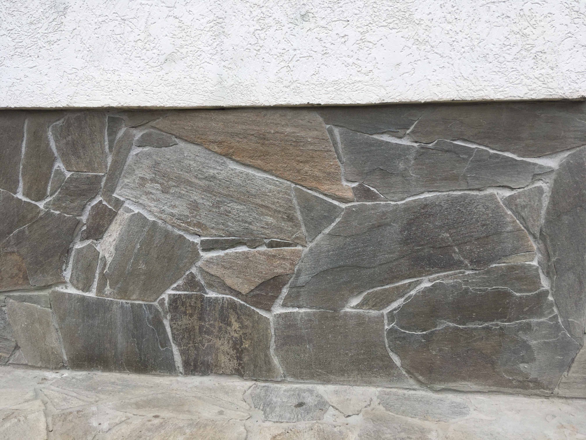 Плитняк златолит Уральский для цоколя, отмостки купить в Воронеже