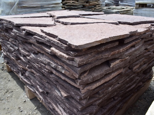 Плитняк лемезит бордовый для облицовки цоколя 20-25 мм  купить в Воронеже