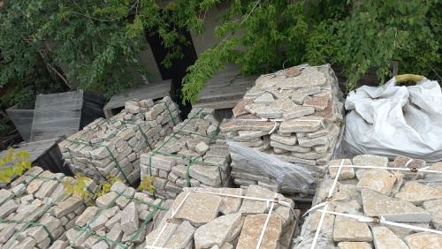 Плитняк гранитный галтованный купить в Воронеже