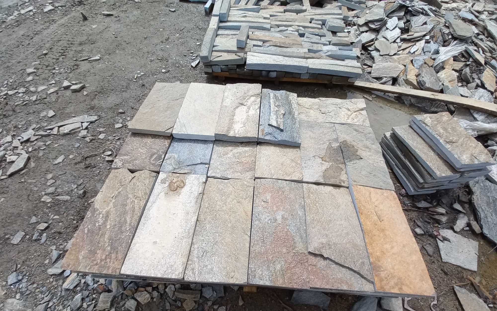 Плитка пилёная златолит Уральский для цоколя, отмостки купить в Воронеже