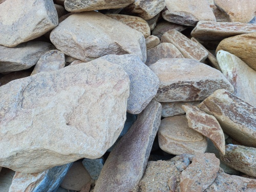 Златолит жёлтый, жёлто-зелёный глыбки и валуны для ланшафтного дизайна купить в Воронеже