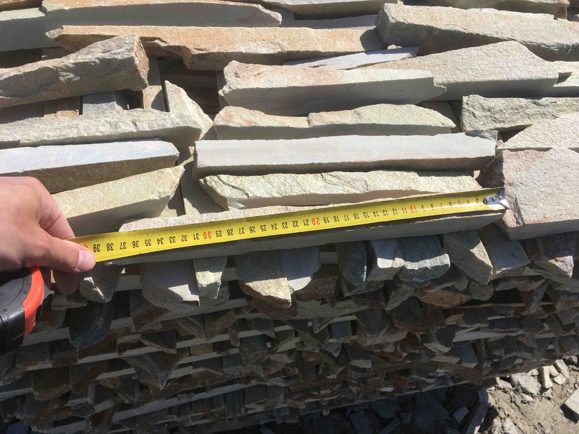 Горбушка златолит золотистый для облицовки купить в Воронеже