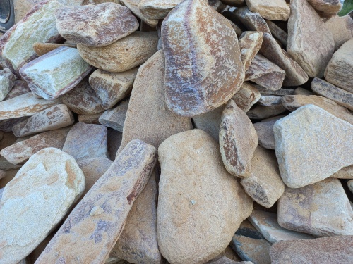 Златолит жёлтый, жёлто-зелёный глыбки и валуны для ланшафтного дизайна купить в Воронеже