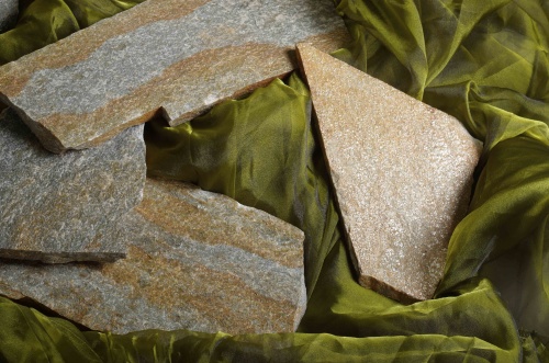 Плитняк златолит Уральский для цоколя, отмостки купить в Воронеже