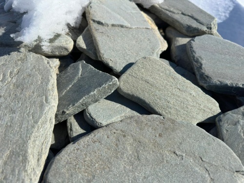 Плитняк златолит зелёный галтованный для цоколя купить в Воронеже