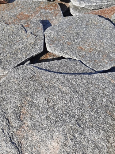 Златолит серебристый галтованный для цоколя купить в Воронеже