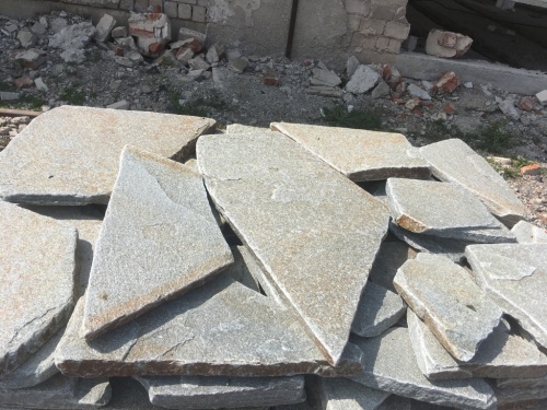 Златолит серебристый галтованный для цоколя купить в Воронеже